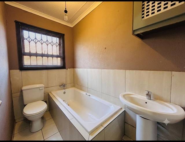 3 BEDROOM HOUSE FOR SALE IN VANDERBIJLPARK CE 4